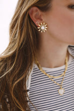Load image into Gallery viewer, Daisy Earrings