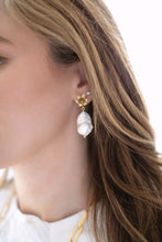 Load image into Gallery viewer, Lily Earrings